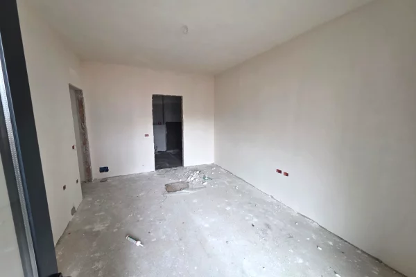 Shtepi ne shitje Apartament ne Tirane, 2+1, Mobilimi Bosh, pa mobiluar, Pagesa 151,000  Euro.