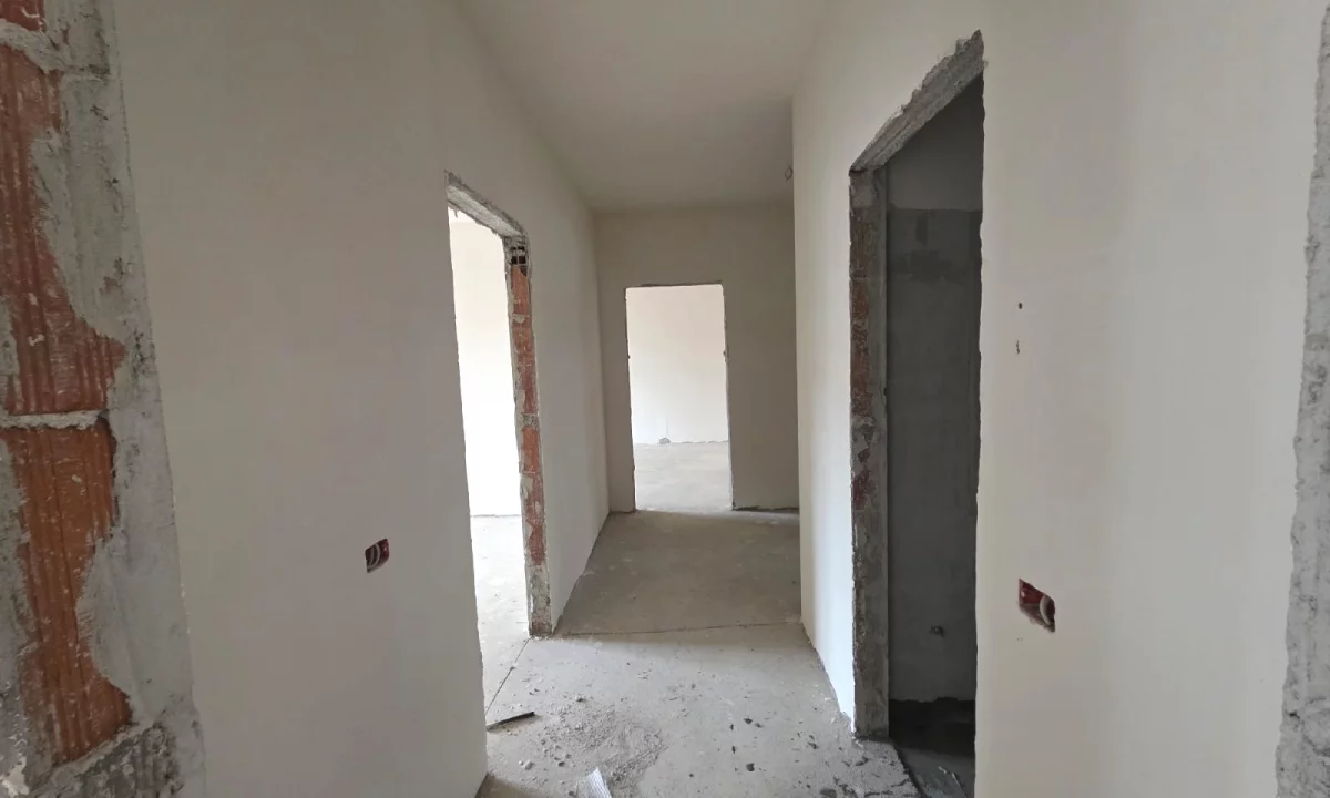 Shtepi ne shitje Apartament ne Tirane, 2+1, Mobilimi Bosh, pa mobiluar, Pagesa 151,000  Euro.