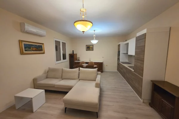 Jepet Apartament 1+1 Me Qera Tek Stadiumi Dinamo