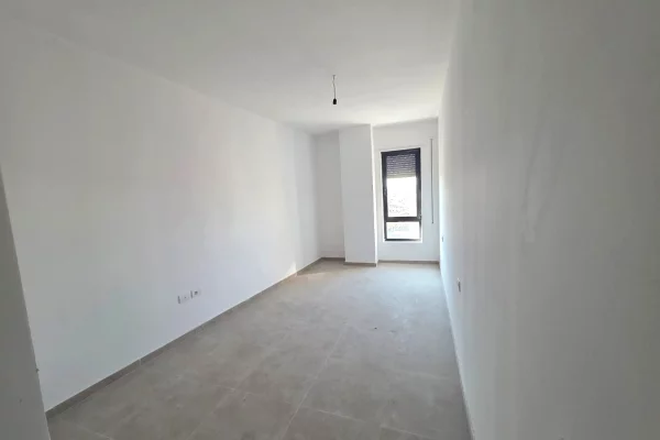 Apartment for rent in Tirana 2+1, Emty