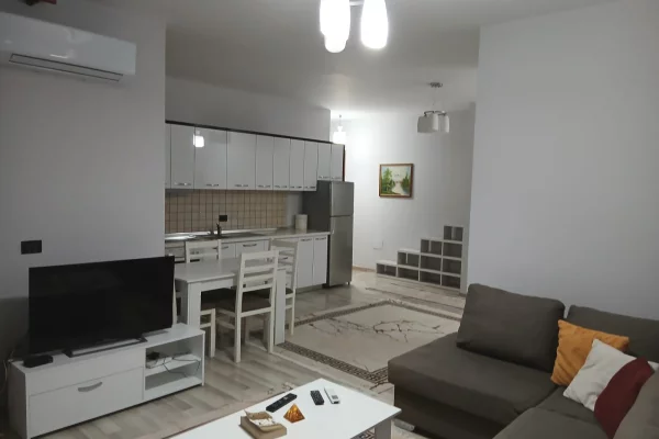 Jepet Apartament 2+1+2 Me Qera Tek Rruga Barrikadave