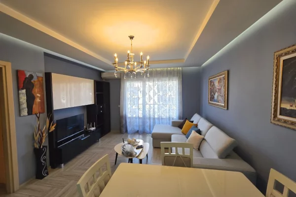 Jepet Apartament 1+1 Me Qera Plus Post Parkimi Tek Ish- Restorant Durresi