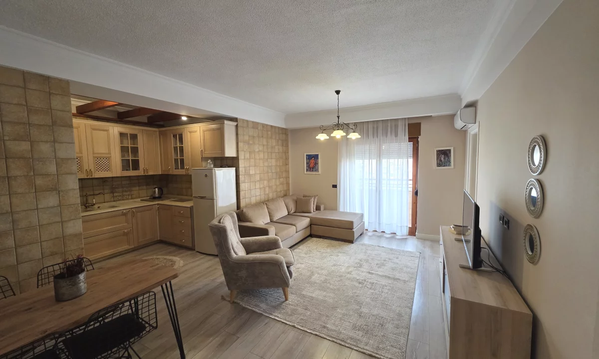 Shtepi ne shitje Apartament ne Tirane, 2+1, Mobilimi E mobiluar, Pagesa 350,000  Euro.