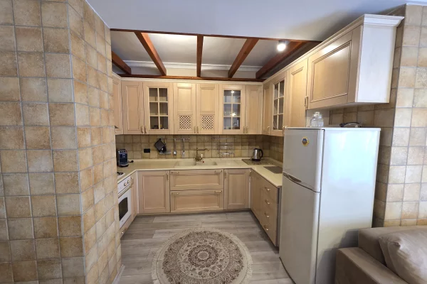 Shtepi ne shitje Apartament ne Tirane, 2+1, Mobilimi E mobiluar, Pagesa 350,000  Euro.