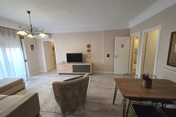 Shtepi ne shitje Apartament ne Tirane, 2+1, Mobilimi E mobiluar, Pagesa 350,000  Euro.