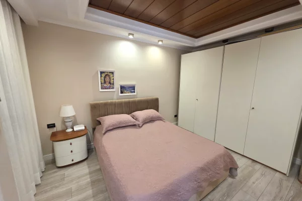 Shtepi ne shitje Apartament ne Tirane, 2+1, Mobilimi E mobiluar, Pagesa 350,000  Euro.