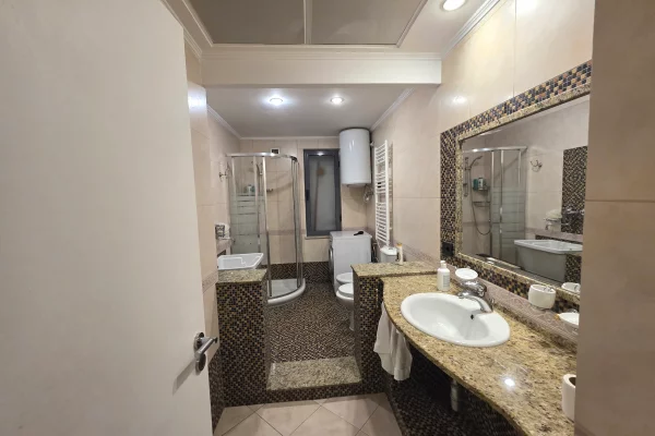 Shtepi ne shitje Apartament ne Tirane, 2+1, Mobilimi E mobiluar, Pagesa 350,000  Euro.