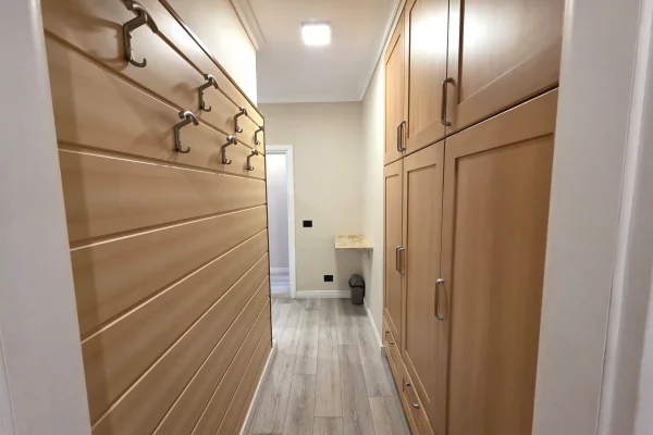 Shtepi ne shitje Apartament ne Tirane, 2+1, Mobilimi E mobiluar, Pagesa 350,000  Euro.