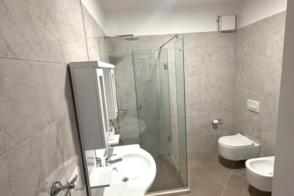 Appartamento in affitto a Tirana 2+1, Arredato