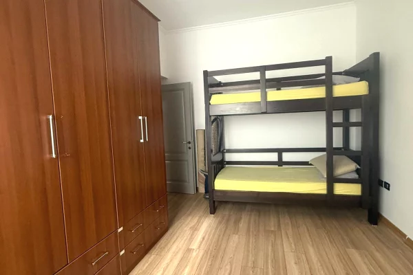 Appartamento in affitto a Tirana 2+1, Arredato