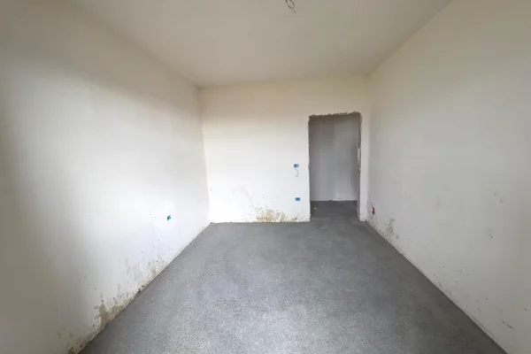 Shtepi ne shitje Apartament ne Tirane, 2+1, Mobilimi Bosh, pa mobiluar, Pagesa 90,000  Euro.