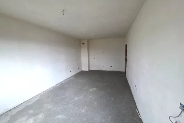 Shtepi ne shitje Apartament ne Tirane, 2+1, Mobilimi Bosh, pa mobiluar, Pagesa 90,000  Euro.