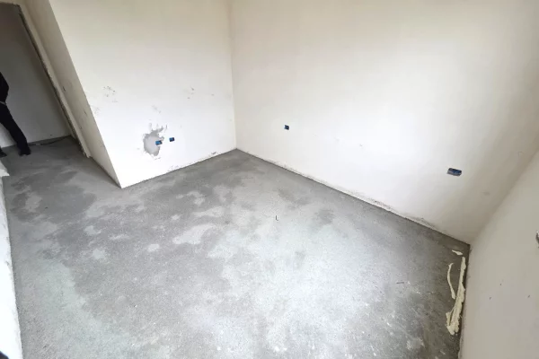 Shtepi ne shitje Apartament ne Tirane, 2+1, Mobilimi Bosh, pa mobiluar, Pagesa 90,000  Euro.