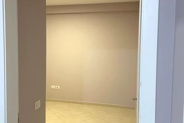 Apartment for rent in Tirana 3+1, Emty