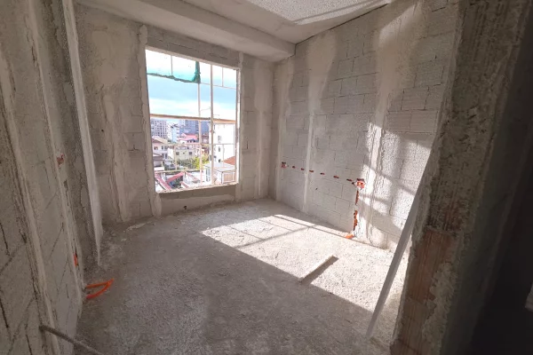 Shtepi ne shitje Apartament ne Tirane, 2+1, Mobilimi Bosh, pa mobiluar, Pagesa 146,000  Euro.