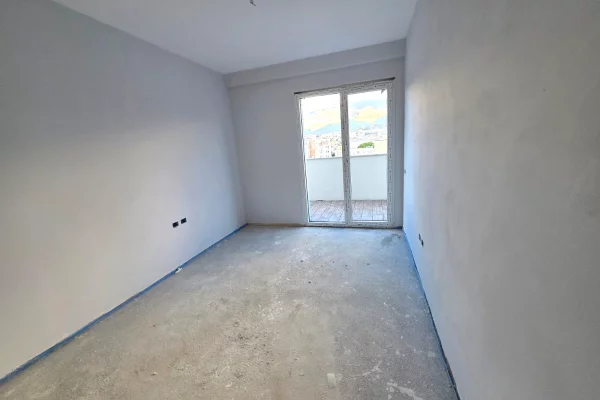 Shtepi ne shitje Apartament ne Tirane, 2+1, Mobilimi Bosh, pa mobiluar, Pagesa 176,000  Euro.