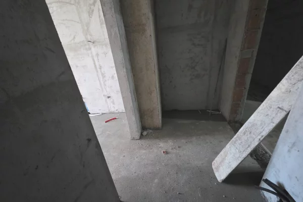 Shtepi ne shitje Apartament ne Tirane, 1+1, Mobilimi Bosh, pa mobiluar, Pagesa 120,000  Euro.