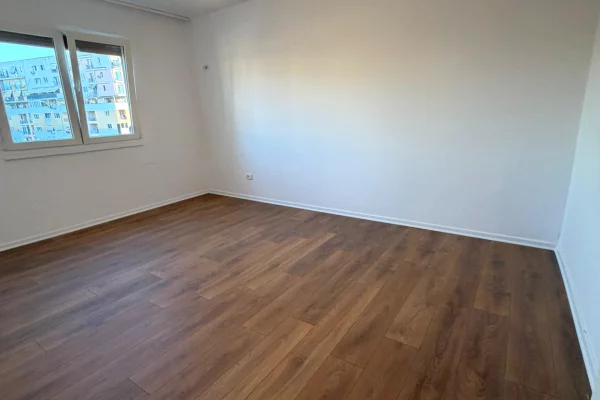 Shtepi ne shitje Apartament ne Tirane, 1+1, Mobilimi Bosh, pa mobiluar, Pagesa 95,000  Euro.