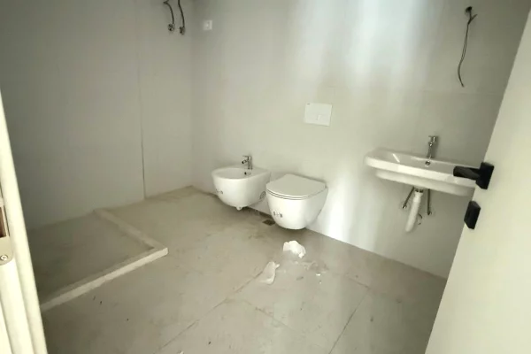 Shtepi ne shitje Apartament ne Tirane, 2+1, Mobilimi Bosh, pa mobiluar, Pagesa 177,000  Euro.