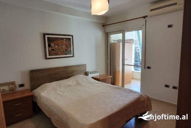 Jepet me qera super apartament tek Kodra e Diellit 1 ne hyrje te rezidences, + Parkim ne cmim!