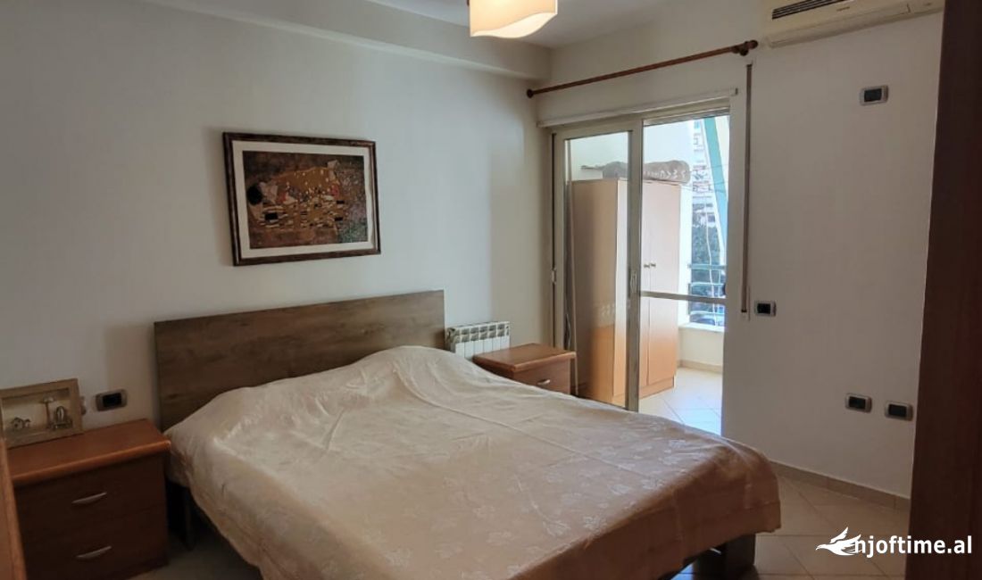 Shtepi me qera Apartament ne Tirane, 2+1, Mobilimi E mobiluar, Pagesa 700  Euro.