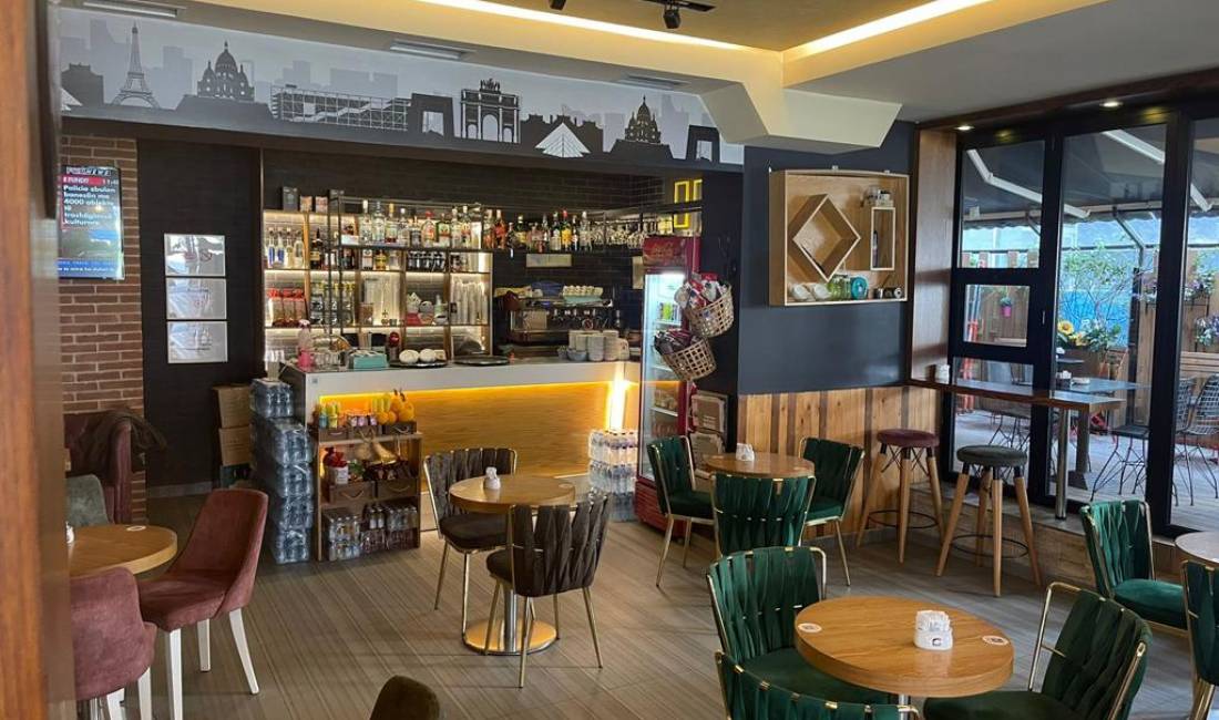 Shitet,Lokal Buze Lumit te Lanes, AKtualisht i lene me qera 1500 Euro.