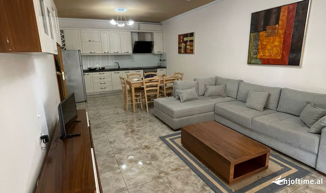 Shtepi me qera Apartament ne Tirane, 2+1, Mobilimi Pjeserisht e mobiluar, Pagesa 900  Euro.