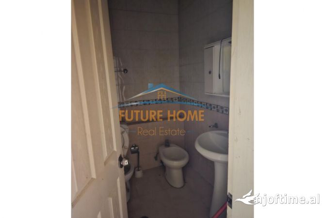 Shtepi ne shitje Apartament ne Tirane, 2+1, Mobilimi E mobiluar, Pagesa 134,000  Euro.