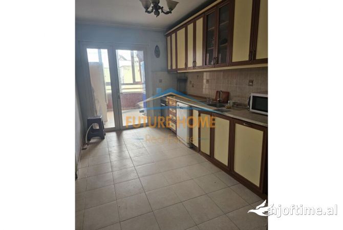 Shtepi ne shitje Apartament ne Tirane, 2+1, Mobilimi E mobiluar, Pagesa 134,000  Euro.