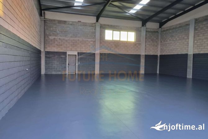 Ambiente Commerciale in Vendita 1+1 a Tirana - 550,000 Euro