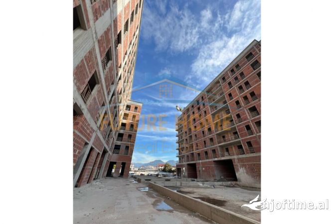 shitet 1+1,Apartamenti është i pozicionuar në Kompleksin Tirana Entry 2, pranë Casa Italia