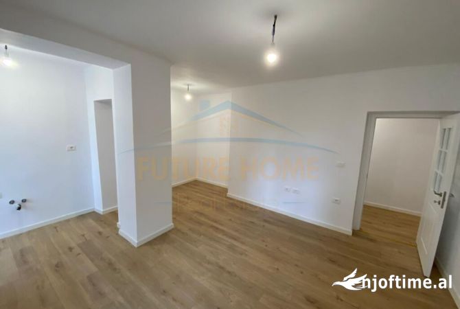 Shtepi ne shitje Apartament ne Tirane, 2+1, Mobilimi Bosh, pa mobiluar, Pagesa 185,000  Euro.