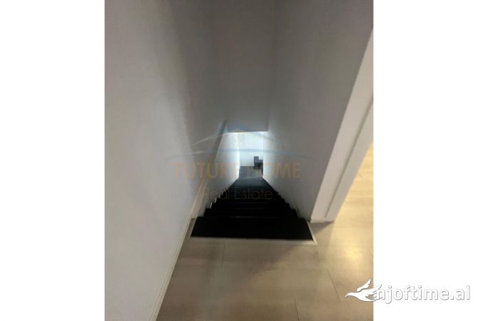 Shitet, Kapanon, ne Autostraden Tirane-Durres, prane Citypark. 600,000 Euro