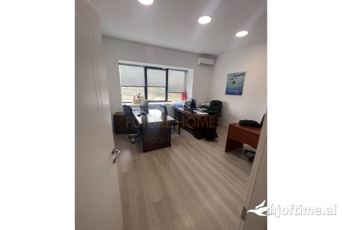 Shitet, Kapanon, ne Autostraden Tirane-Durres, prane Citypark. 600,000 Euro