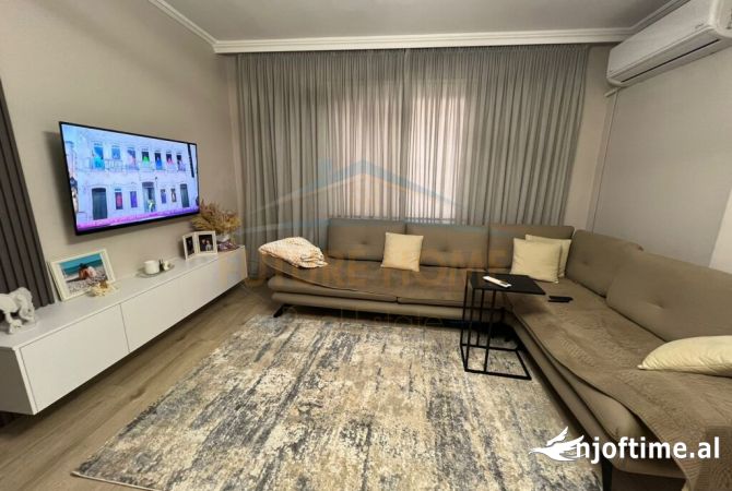Shtepi ne shitje Apartament ne Tirane, 1+1, Mobilimi E mobiluar, Pagesa 215,000  Euro.