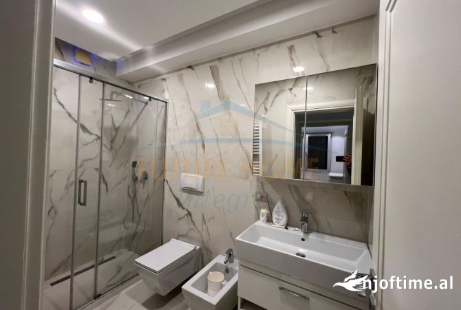 Appartamento in vendita a Tirana 2+1, Arredato