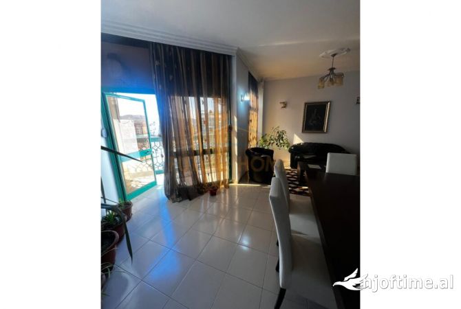 Shitet, Duplex, Qendër, Tiranë. 310,000 €