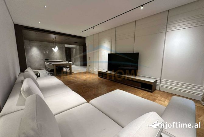 Shtepi ne shitje Apartament ne Tirane, 2+1, Mobilimi E mobiluar, Pagesa 1,294,000  Euro.