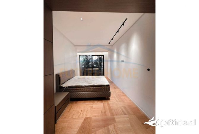 Shtepi ne shitje Apartament ne Tirane, 2+1, Mobilimi E mobiluar, Pagesa 1,294,000  Euro.