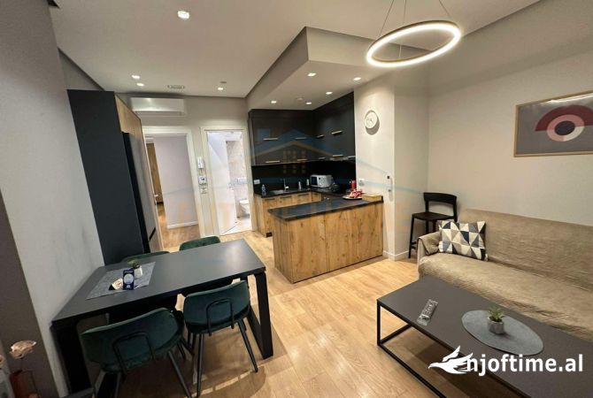 Appartamento in vendita a Tirana 1+1, Arredato