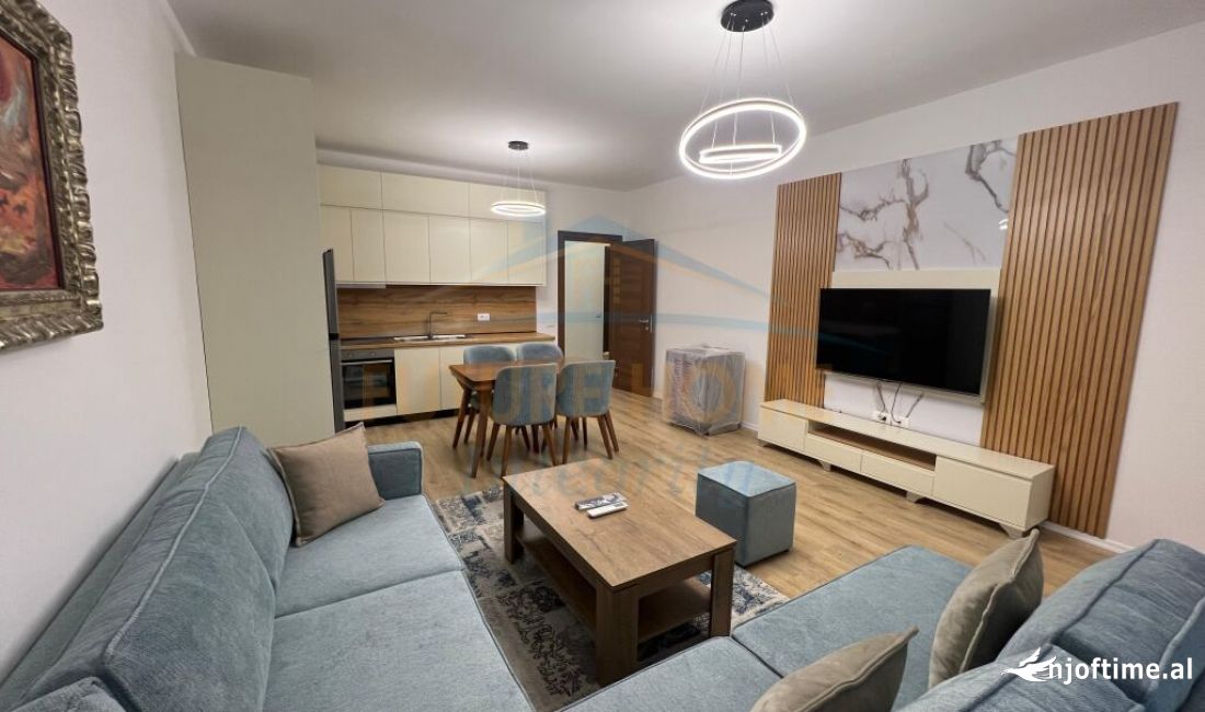 Shtepi me qera Apartament ne Tirane, 2+1, Mobilimi E mobiluar, Pagesa 800  Euro.