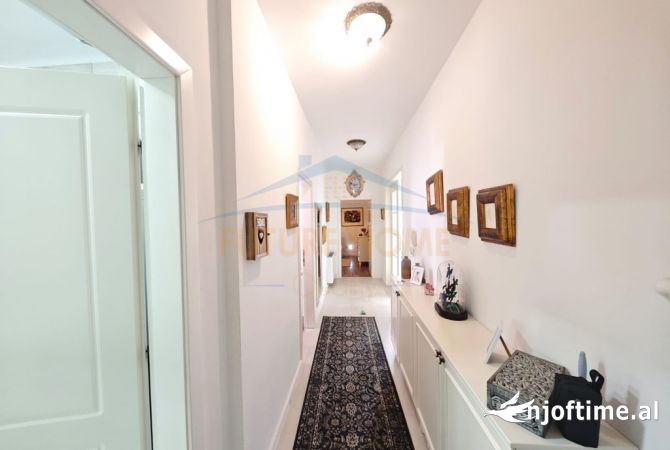 Shtepi ne shitje Apartament ne Tirane, 2+1, Mobilimi E mobiluar, Pagesa 275,000  Euro.