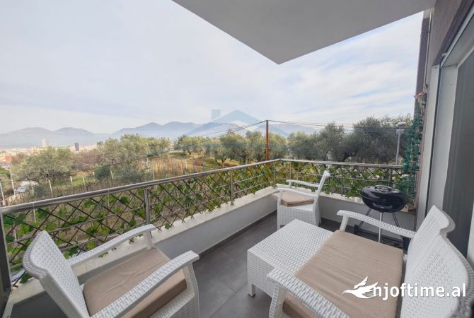 Shitet, Apartament 2+1+2, Liqeni i Thate, Tirane 275,000 €