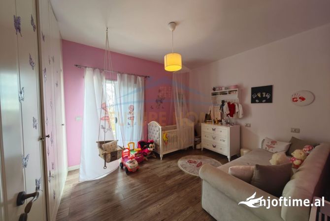 Shtepi ne shitje Apartament ne Tirane, 2+1, Mobilimi E mobiluar, Pagesa 275,000  Euro.