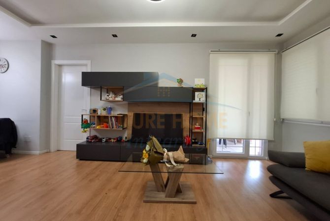 Shtepi me qera Apartament ne Tirane, 2+1, Mobilimi E mobiluar, Pagesa 800  Euro.