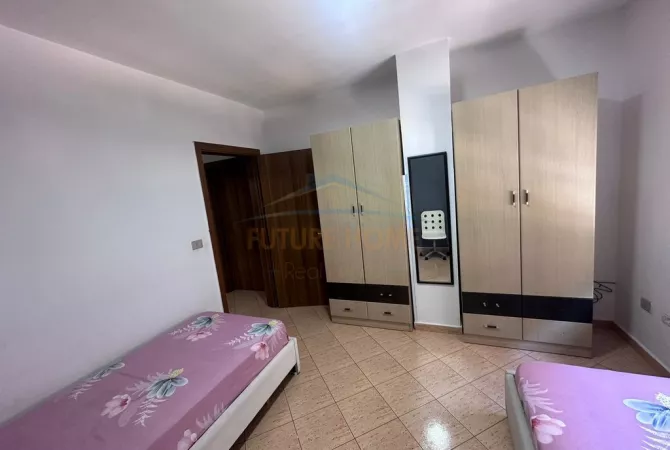Shtepi ne shitje Apartament ne Tirane, 2+1, Mobilimi E mobiluar, Pagesa 234,000  Euro.