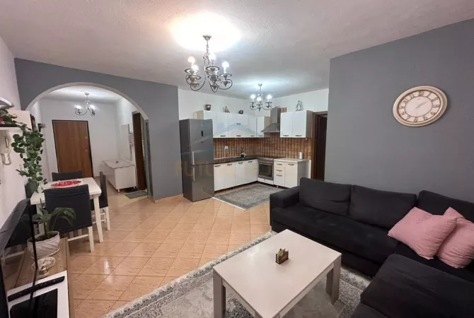 Shtepi ne shitje Apartament ne Tirane, 2+1, Mobilimi E mobiluar, Pagesa 234,000  Euro.