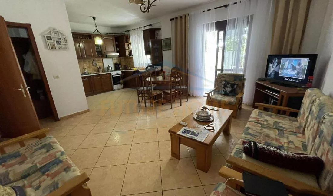 Shtepi ne shitje Apartament ne Tirane, 2+1, Mobilimi E mobiluar, Pagesa 160,000  Euro.