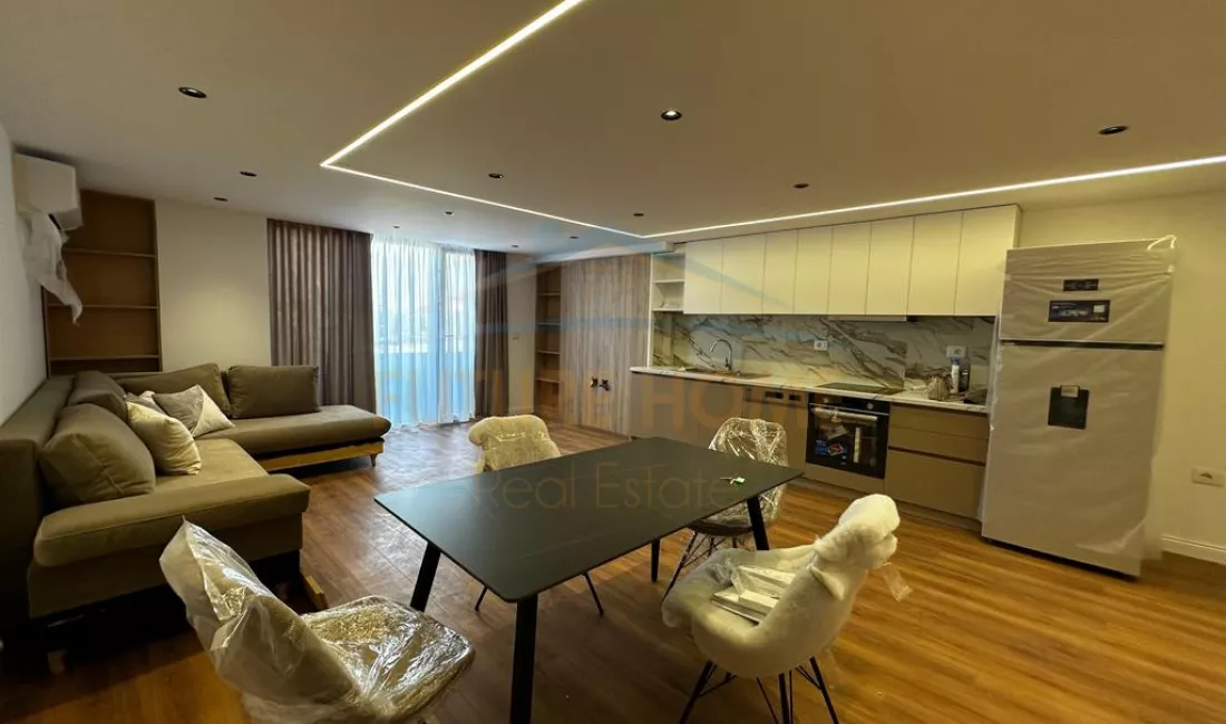 Appartamento in vendita a Tirana 2+1, Arredato