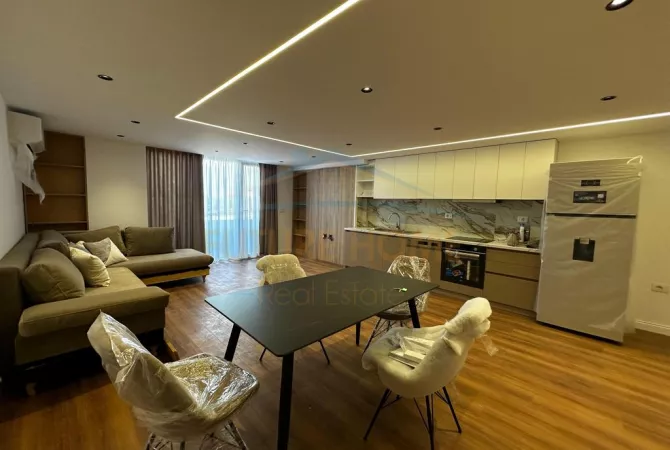 Shitet Duplex 2+1.Ndodhet në kompleksin Golden Park 3